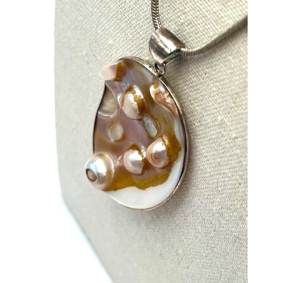 Vintage Abalone Shell Pendant Necklace. A81 - Picture 6 of 9